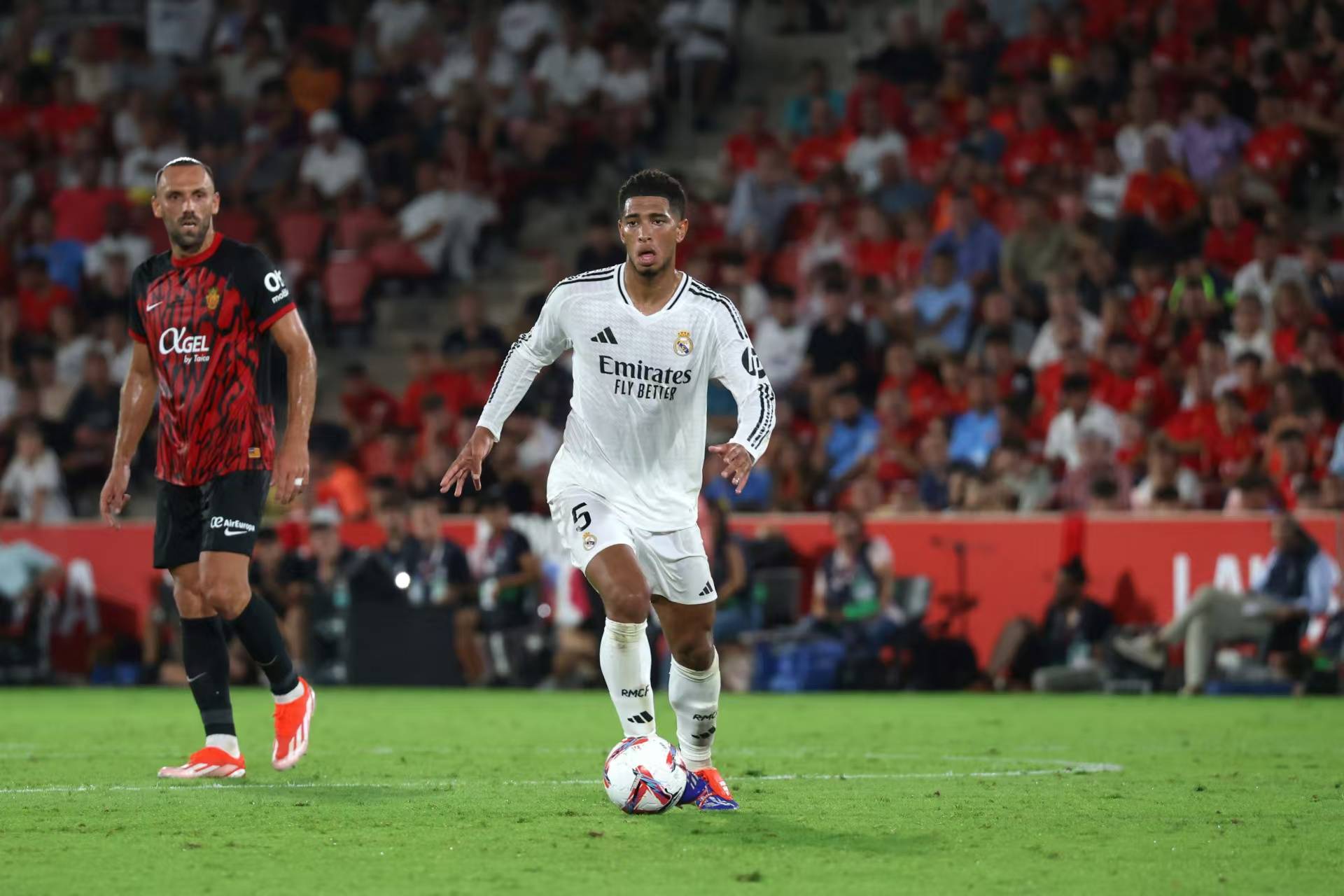 皇马连续晋级，欧洲足球盛事引爆赛场