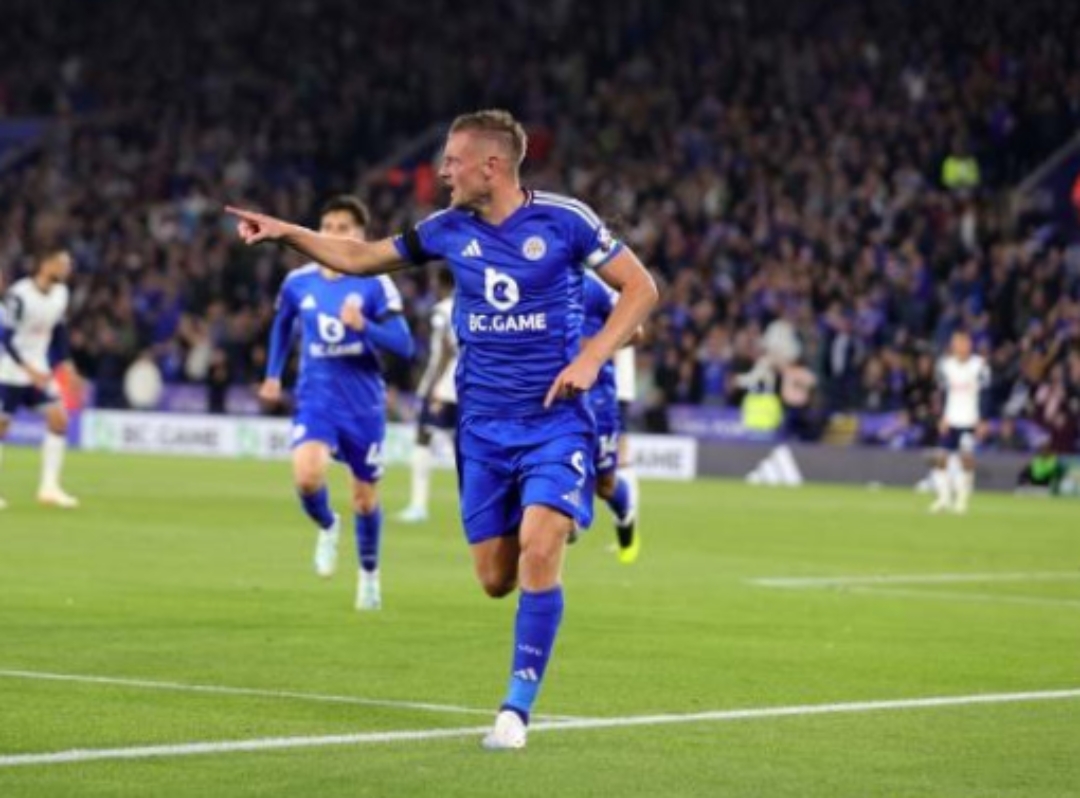 莱斯特狂欢!瓦尔迪梅开二度再破球门 莱斯特狂欢!瓦尔迪梅开二度再破球门