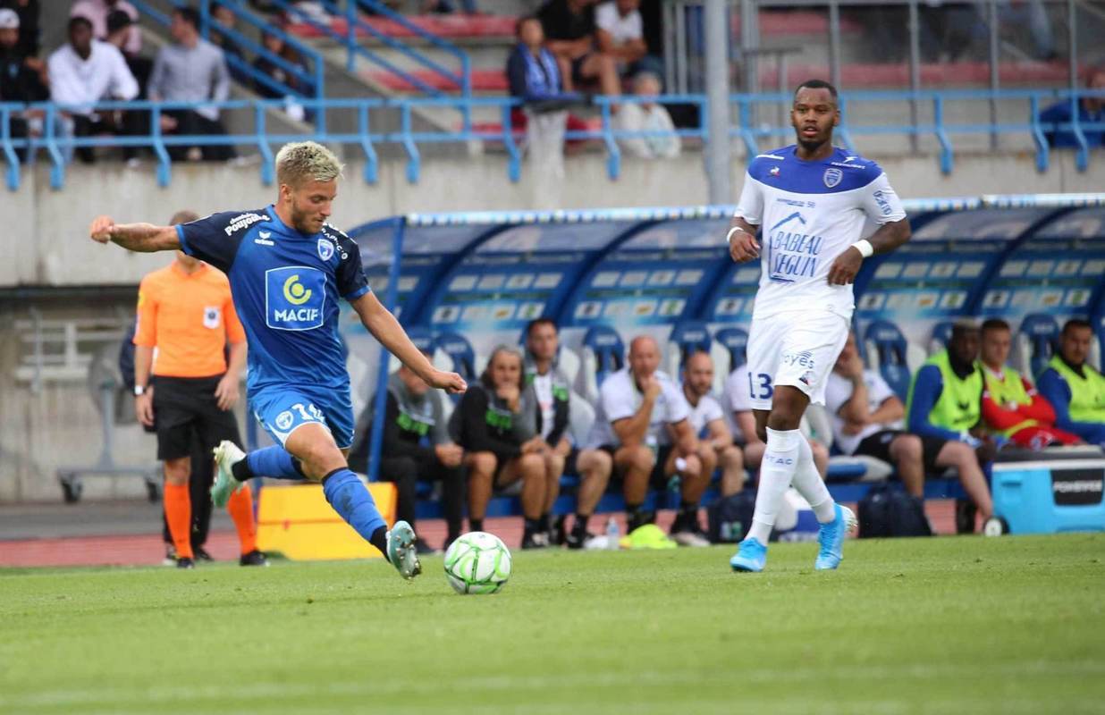 马赛在法甲比赛中失利,争冠希望渐渐减弱 马赛在法甲比赛中失利,争冠希望渐渐减弱