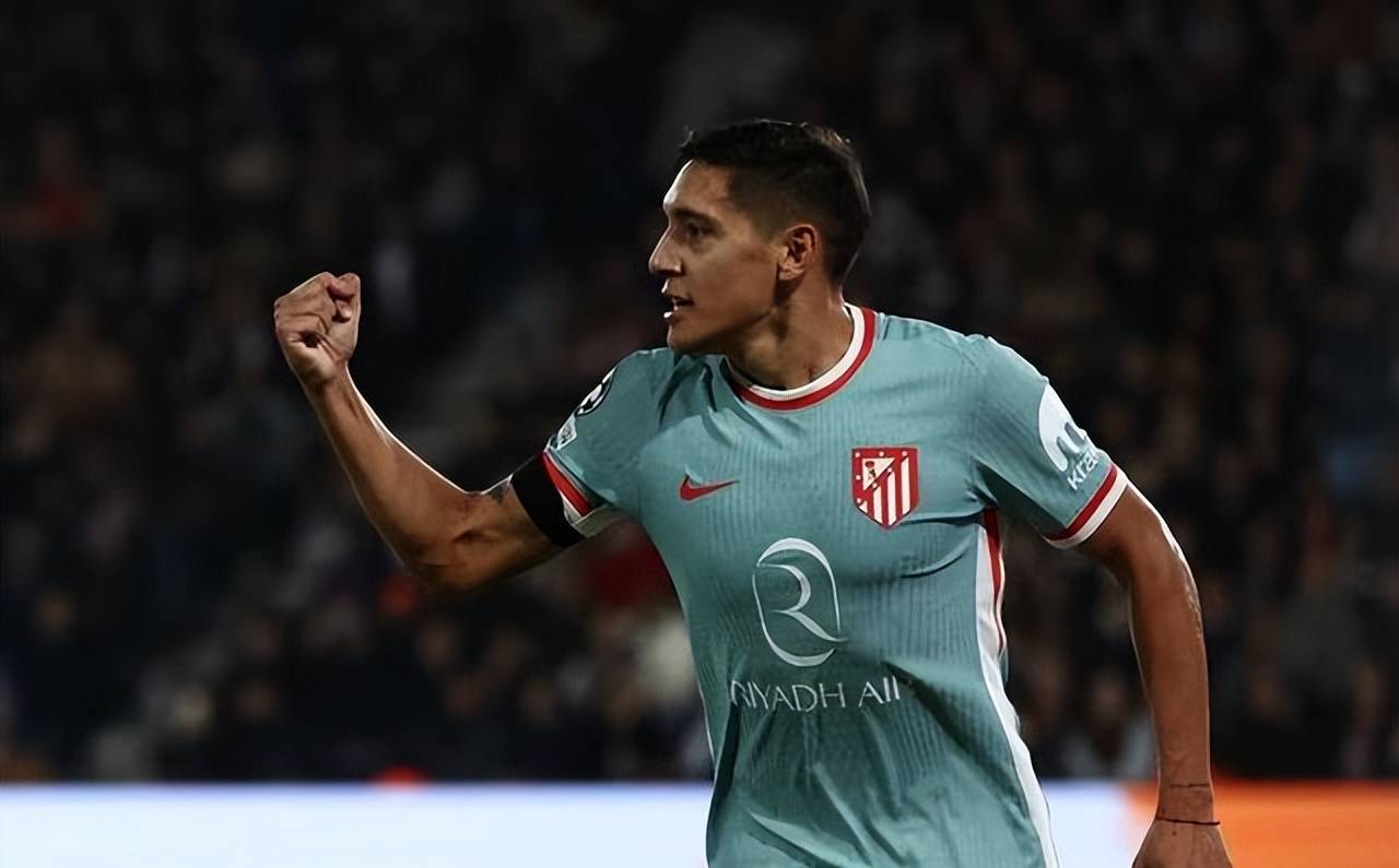 马德里竞技球员努力拼搏，获得成功