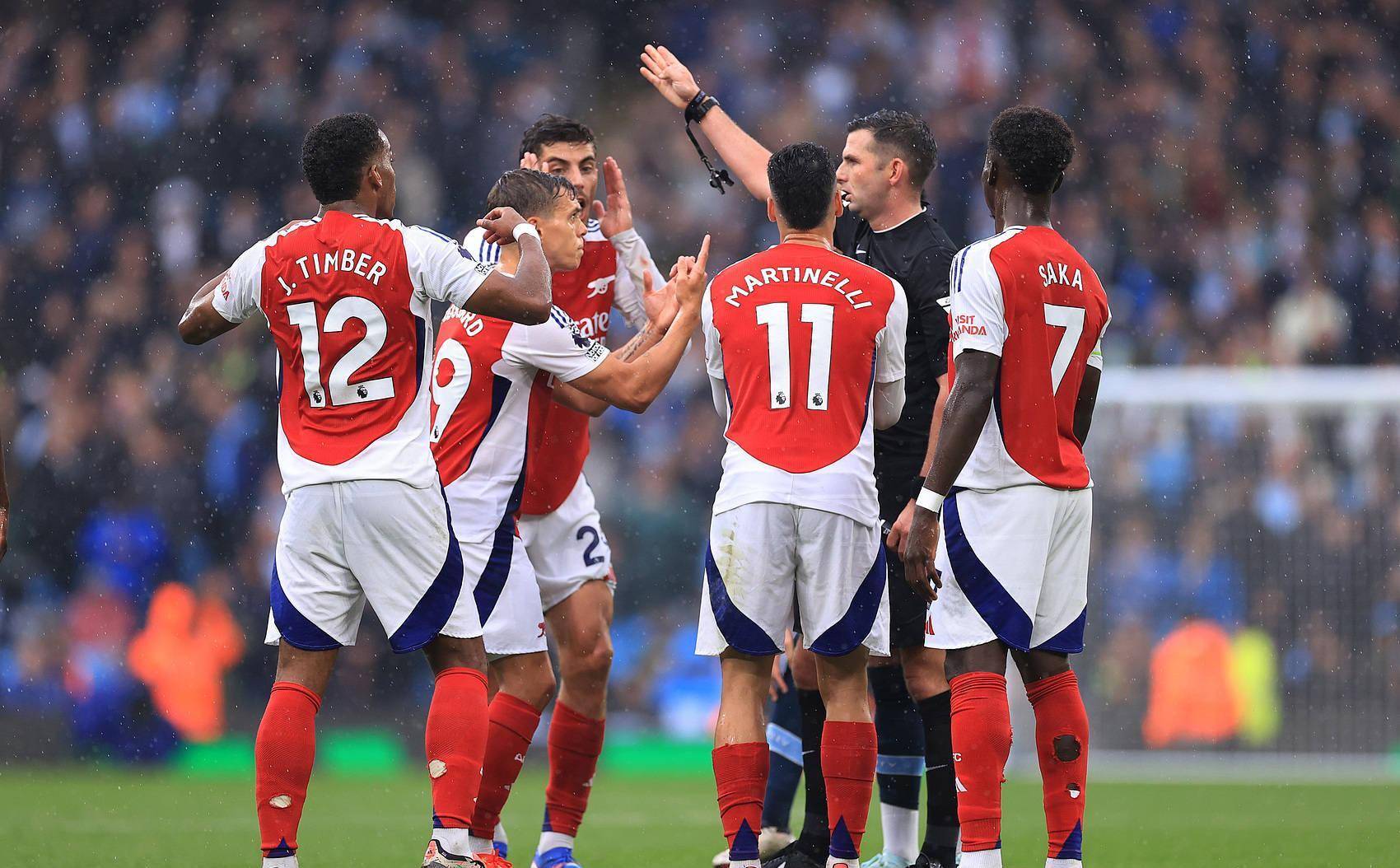 曼联主场大胜哈德斯菲尔德，轻松取胜