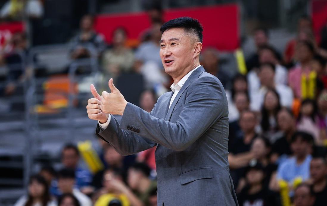 广东队主帅调整战术，带领球队踏上胜利之路