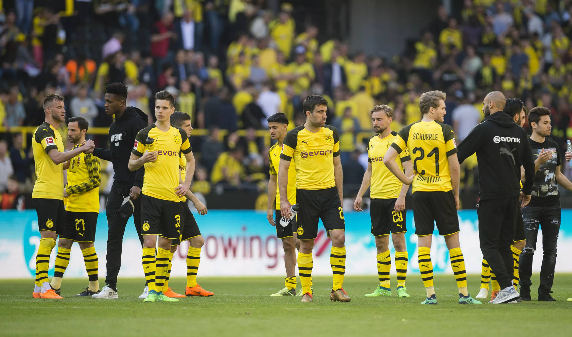 多特蒙德壮大阵容,力争重返前四 多特蒙德壮大阵容,力争重返前四