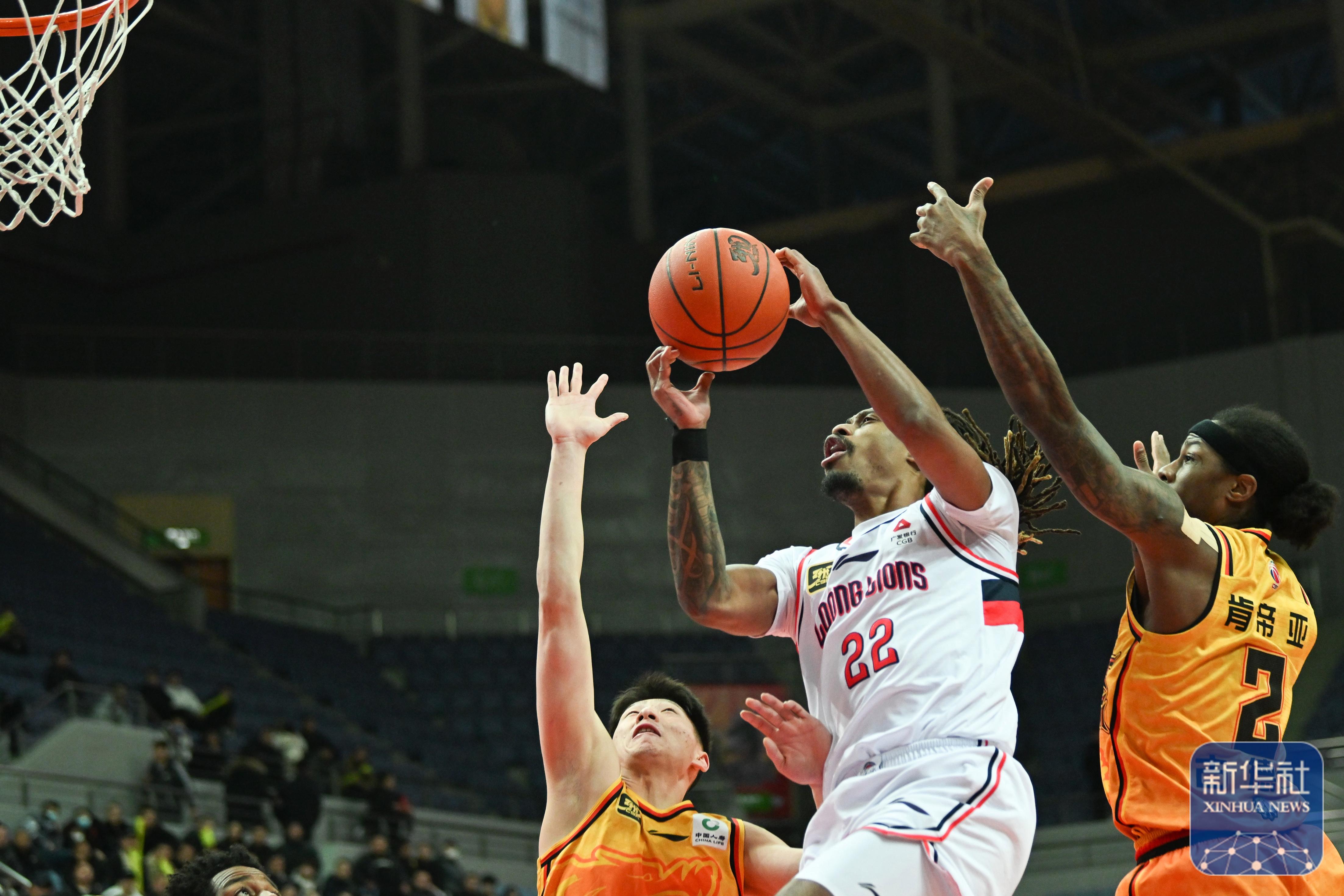 日本篮球联赛全明星赛东西区激战火花四溅