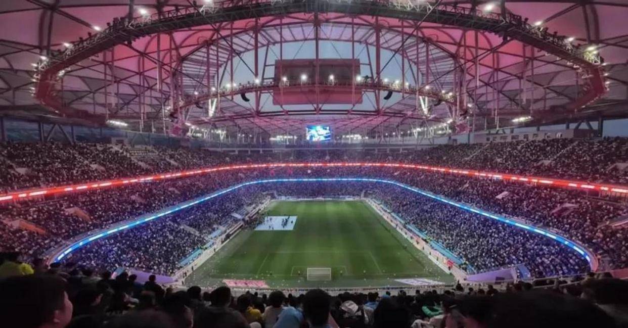 克鲁塞罗队员加盟拉科鲁尼亚，引发球迷热议