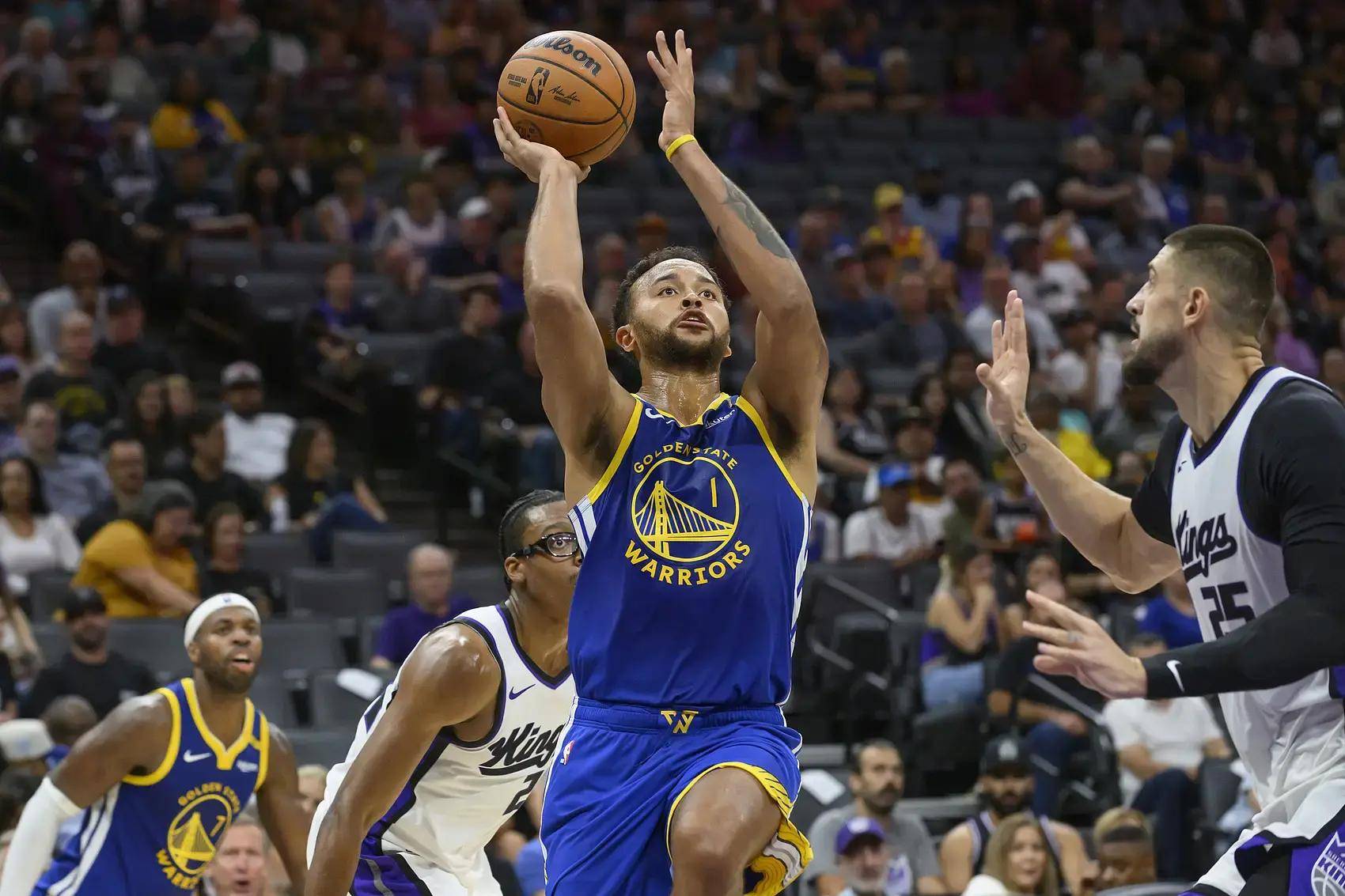 勇士队逆转战胜骑士队，实力不俗