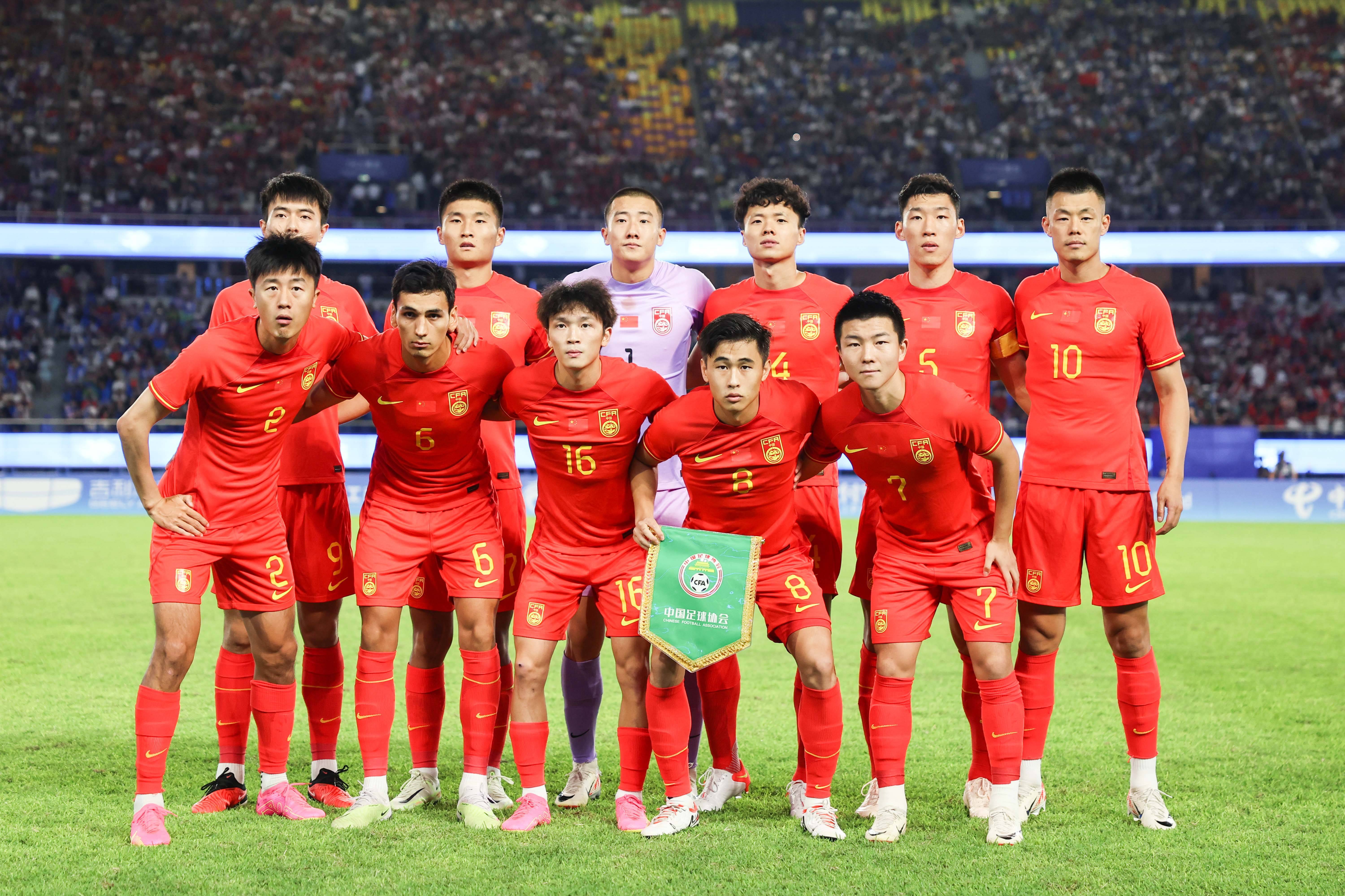 中国足球队在国际赛场上崭露头角