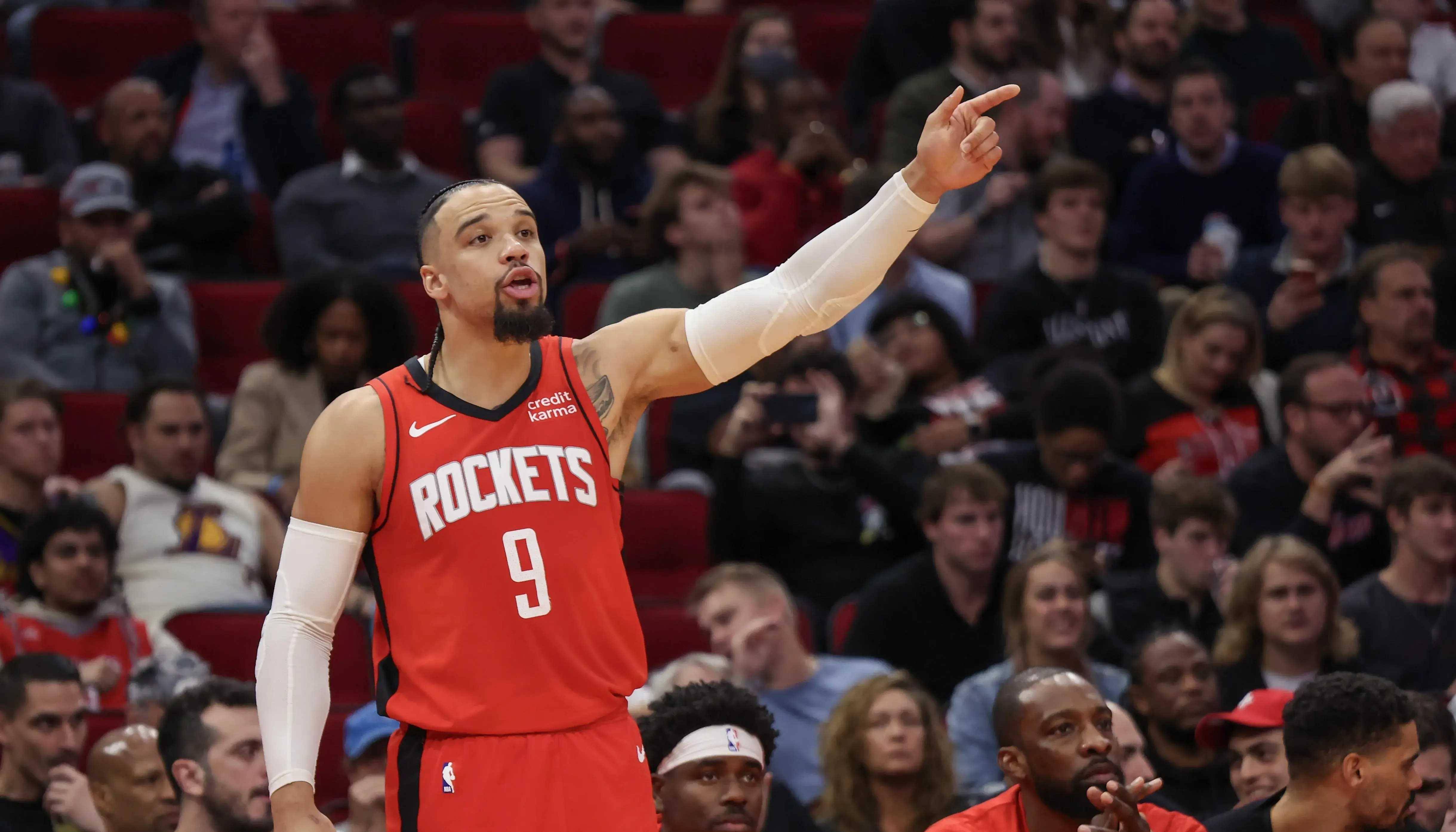 公牛队失败后球员负气向队友开火