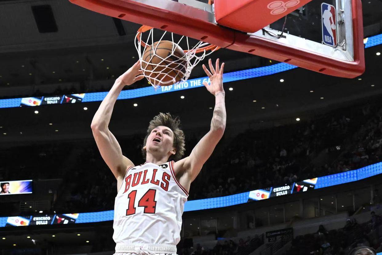 公牛队失败后球员负气向队友开火