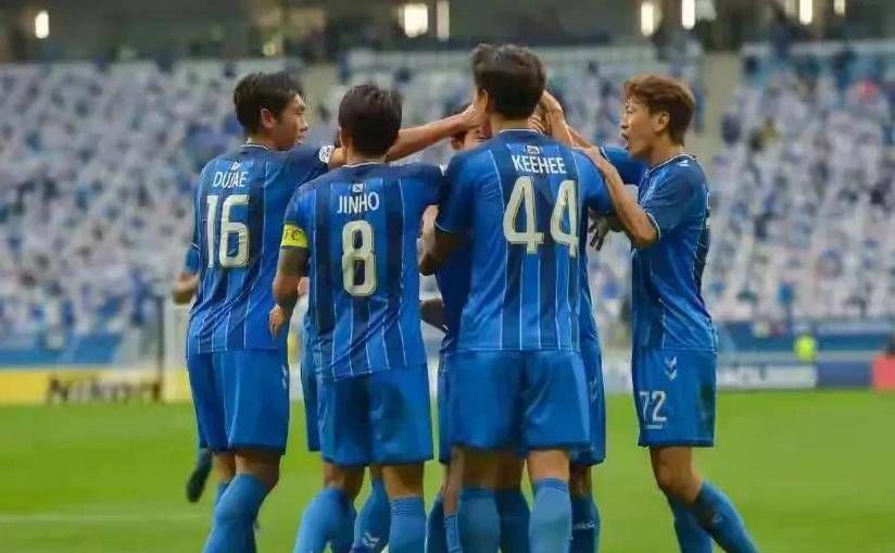 亚冠比赛上演悬念连连，球队实力对拼斗智斗勇