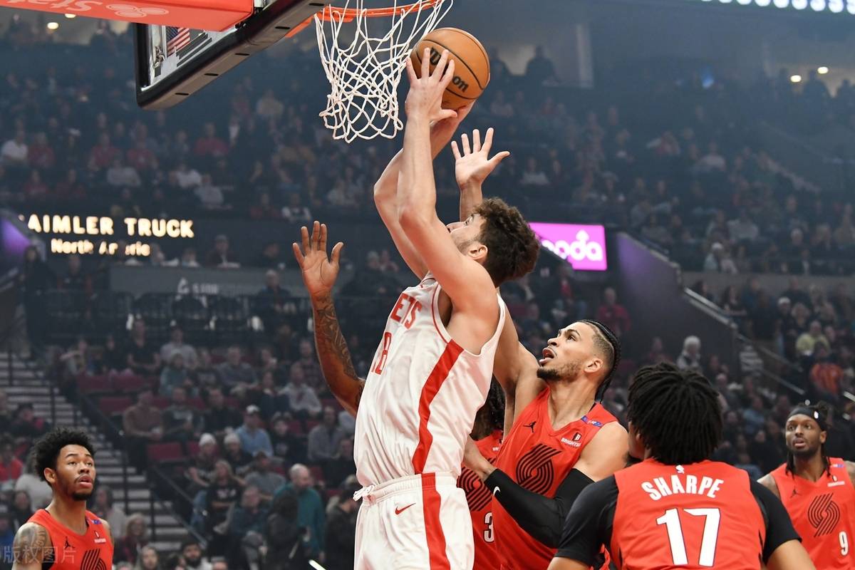 FB体育官网-火箭惨败开拓者，遭遇三连败