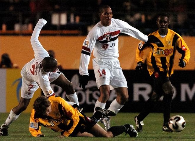 圣保罗主场迎战里斯本竞技，谁能在比赛中取得胜利？