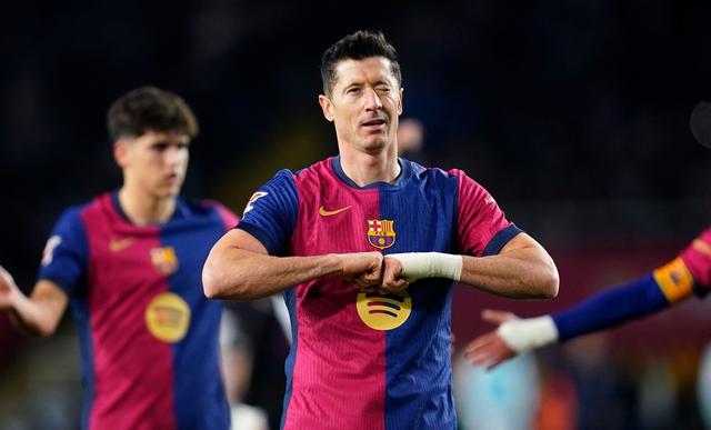 瓦伦西亚门将神勇发挥，力保球门安全