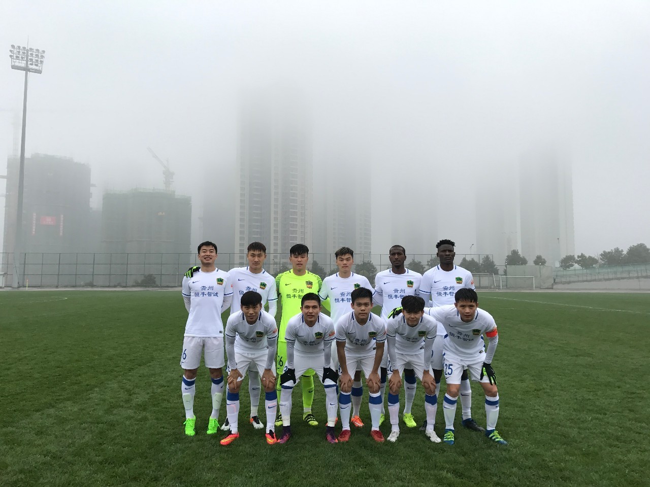 FB体育官网-贵州恒丰在比赛中力克对手，取得胜利