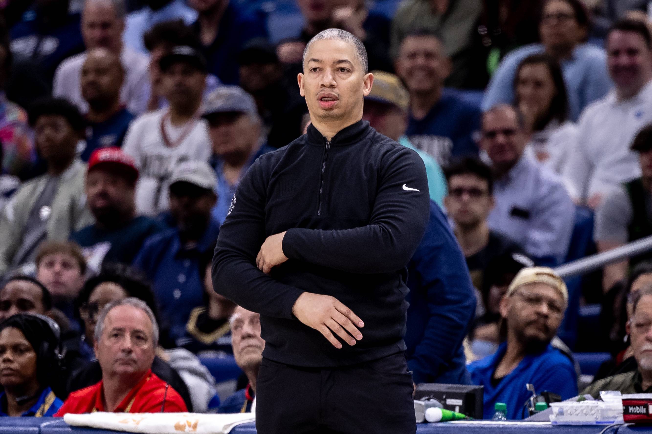 篮球比赛裁判遭遇疯狂抗议事件 篮球比赛裁判遭遇疯狂抗议事件