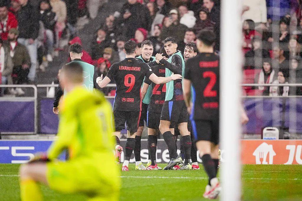 阿贾克斯双杀对手，锁定欧冠16强资格