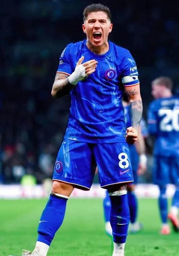 切尔西球员战术灵活化解危机彰显实力