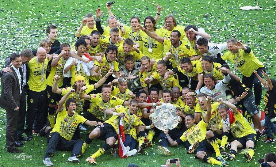 拜仁慕尼黑险胜多特蒙德，球迷欢呼雀跃