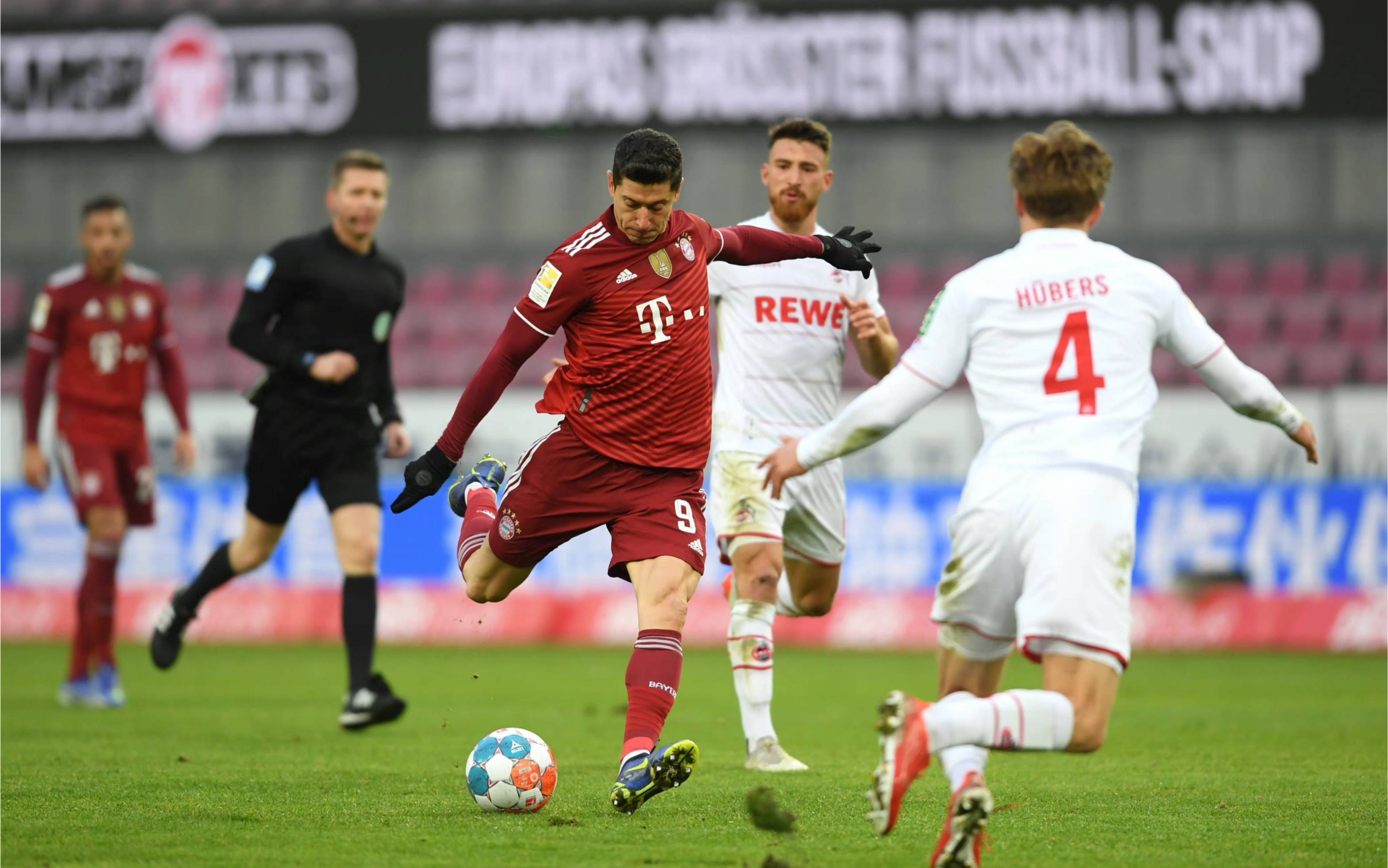 拜仁慕尼黑中场球员受伤离场