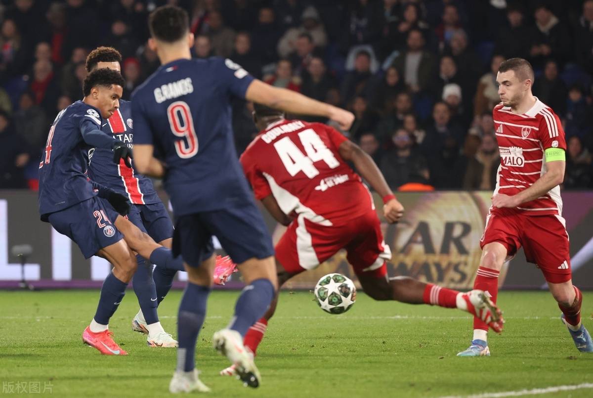 巴黎圣日耳曼新援替补出场，助球队赢得关键比赛