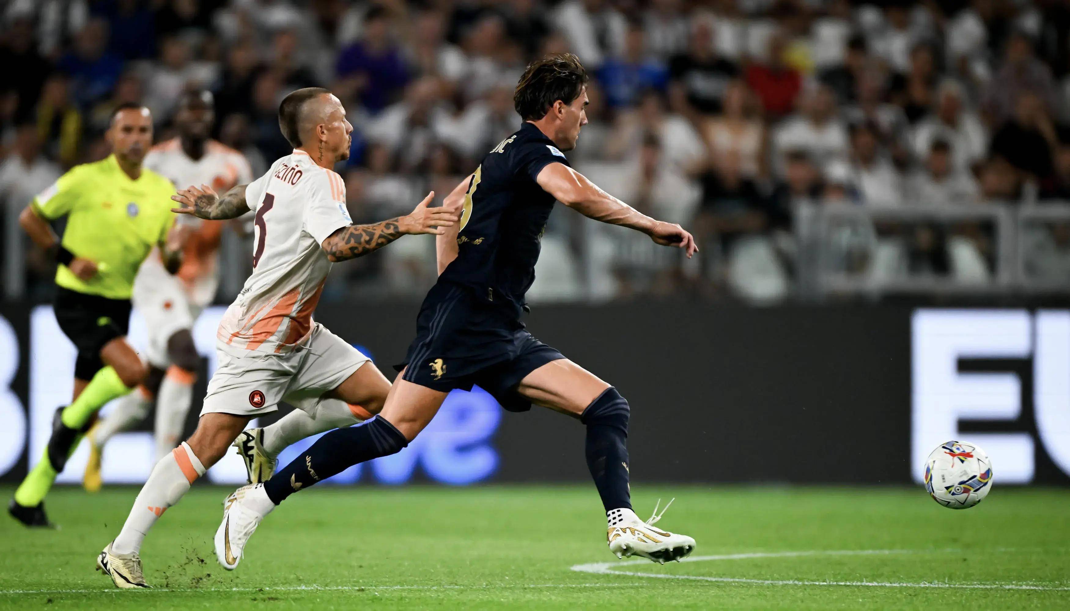 意甲比赛中深情庆祝的瞬间，鼓舞球队信心