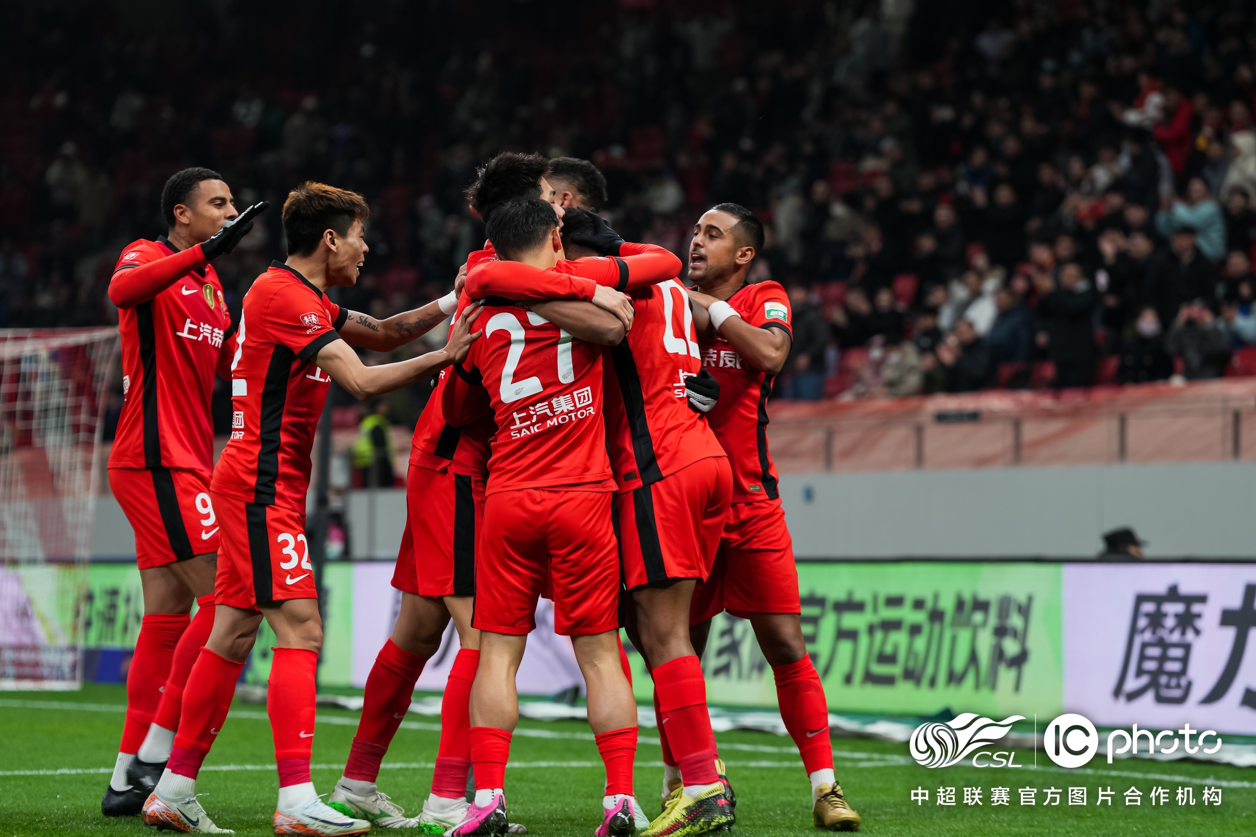 进攻战术调整，球队积极寻找破门机会