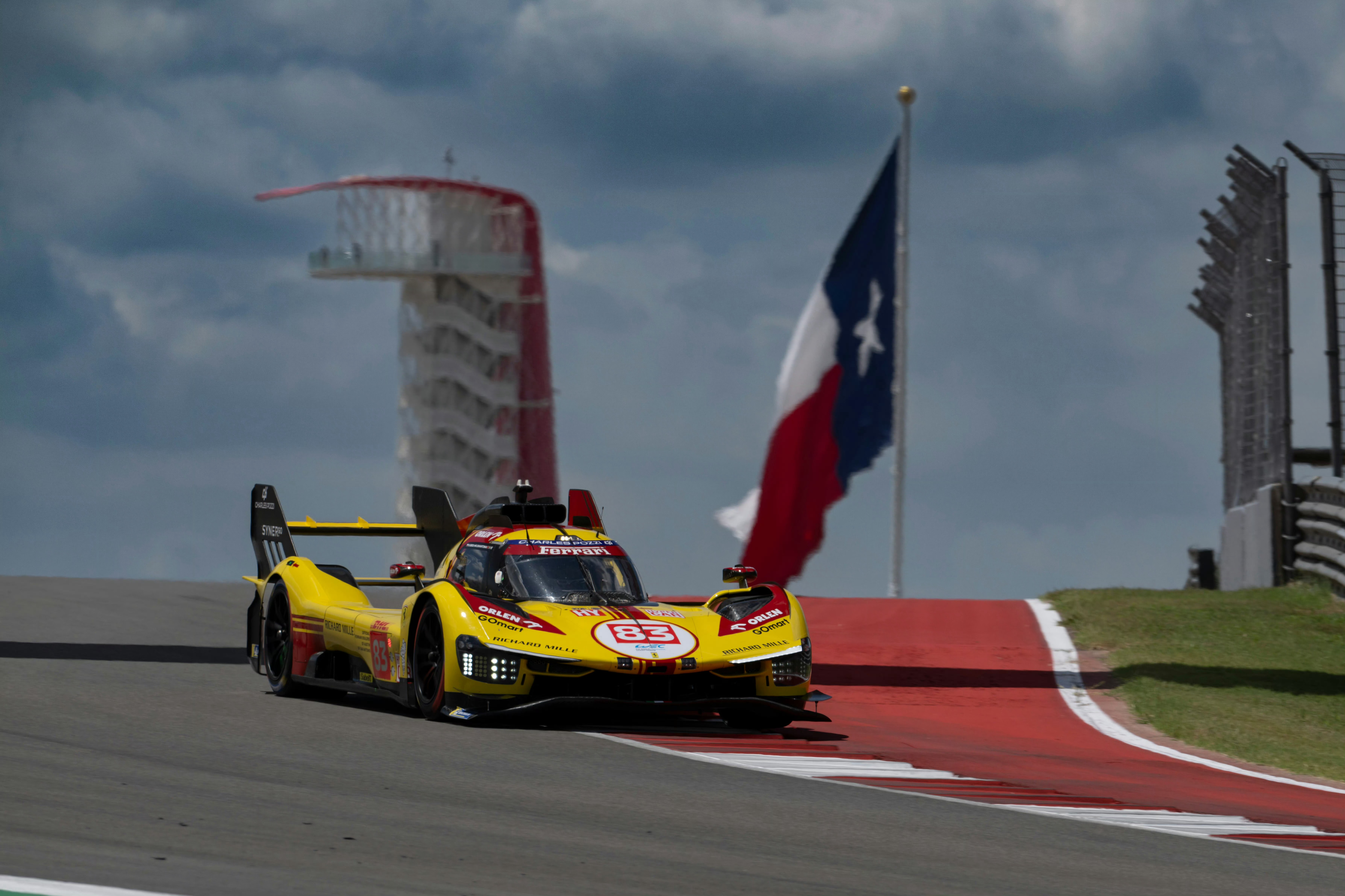 出色表现赢得掌声，瞬间完美诠释球员魅力