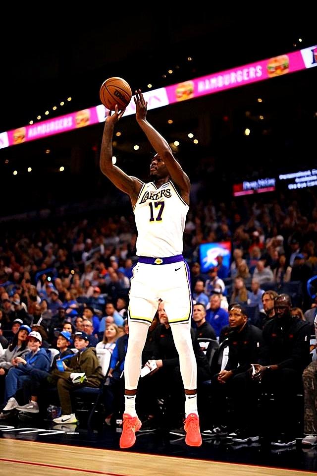 弱旅送三分！球队登峰造极夺得胜利