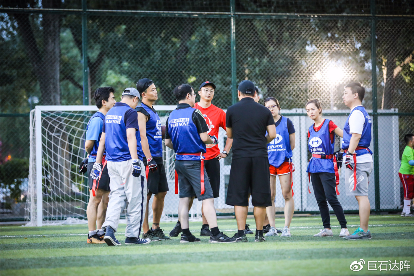 观众热情高涨，全情投入支持偶像