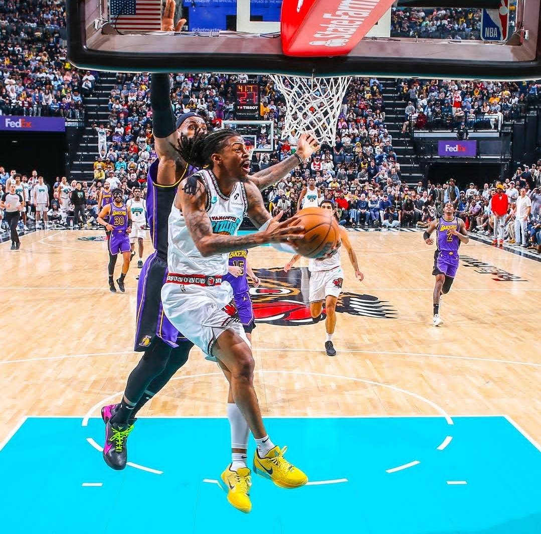 森林狼主场惊险胜出，球迷沸腾庆祝士气大振