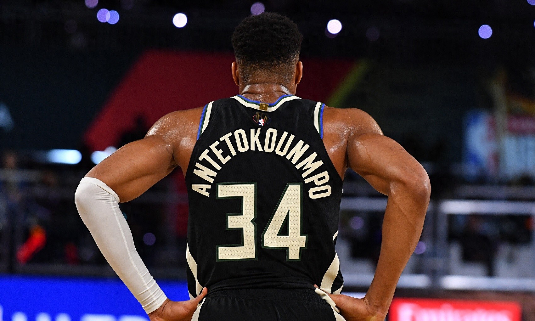 雄鹿大胜独行侠，字母哥状态火热