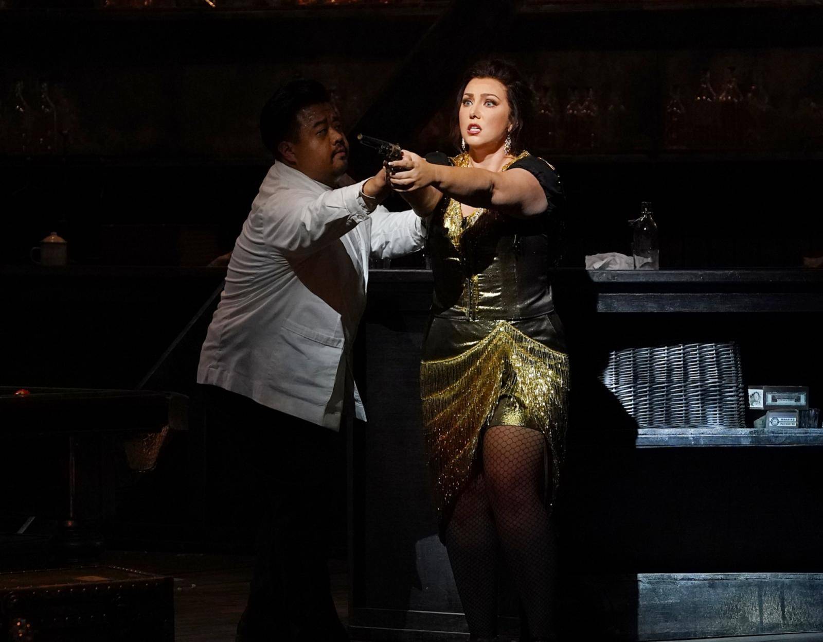 兰斯表现出色，取得令人瞩目胜利