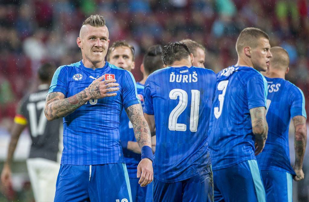 斯洛伐克凭点球淘汰俄罗斯，晋级欧锦预赛淘汰赛