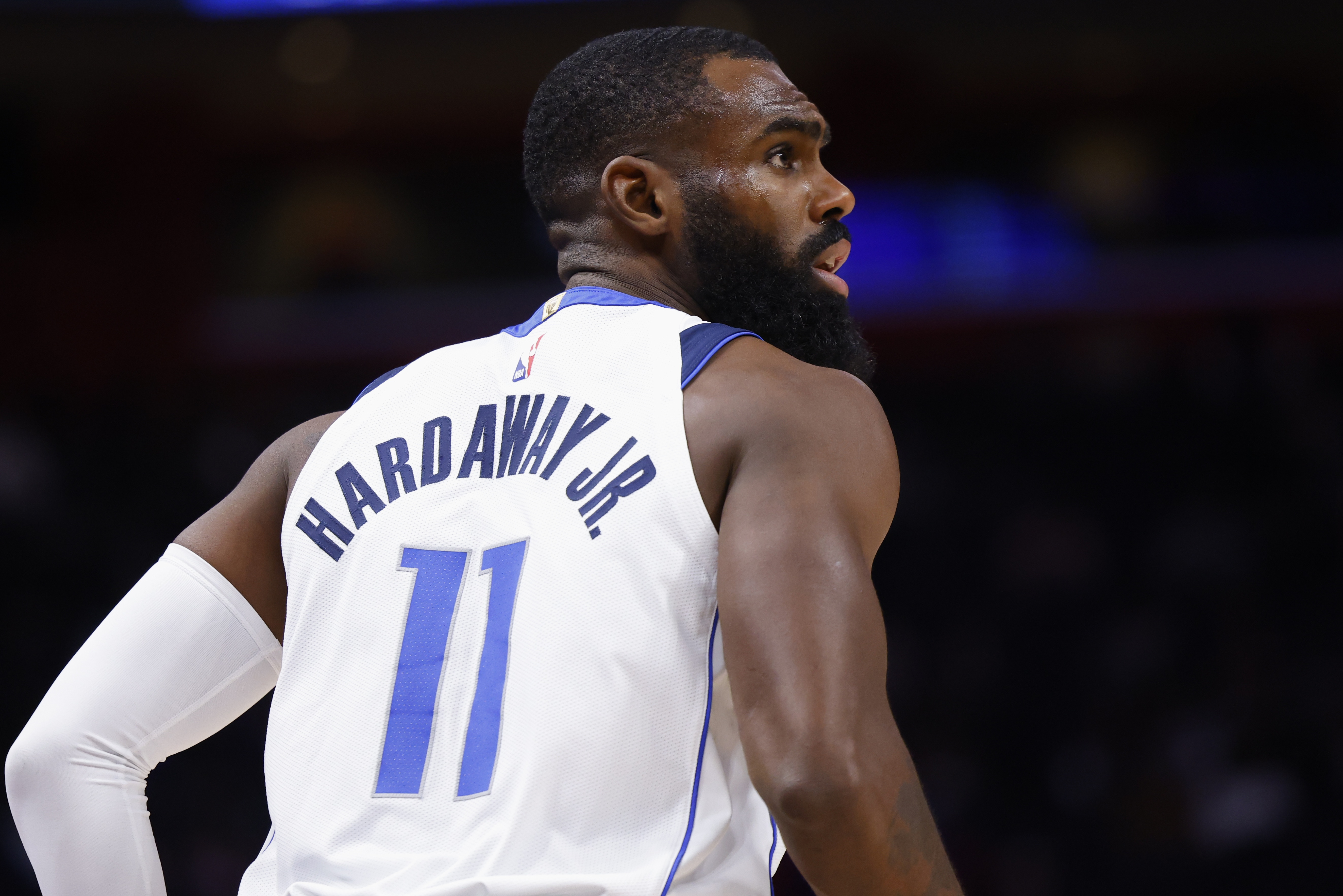 人横扫独行侠，继续胜利