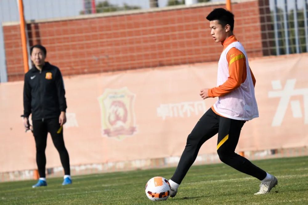 球队备战国际锦标，队员备战状态好