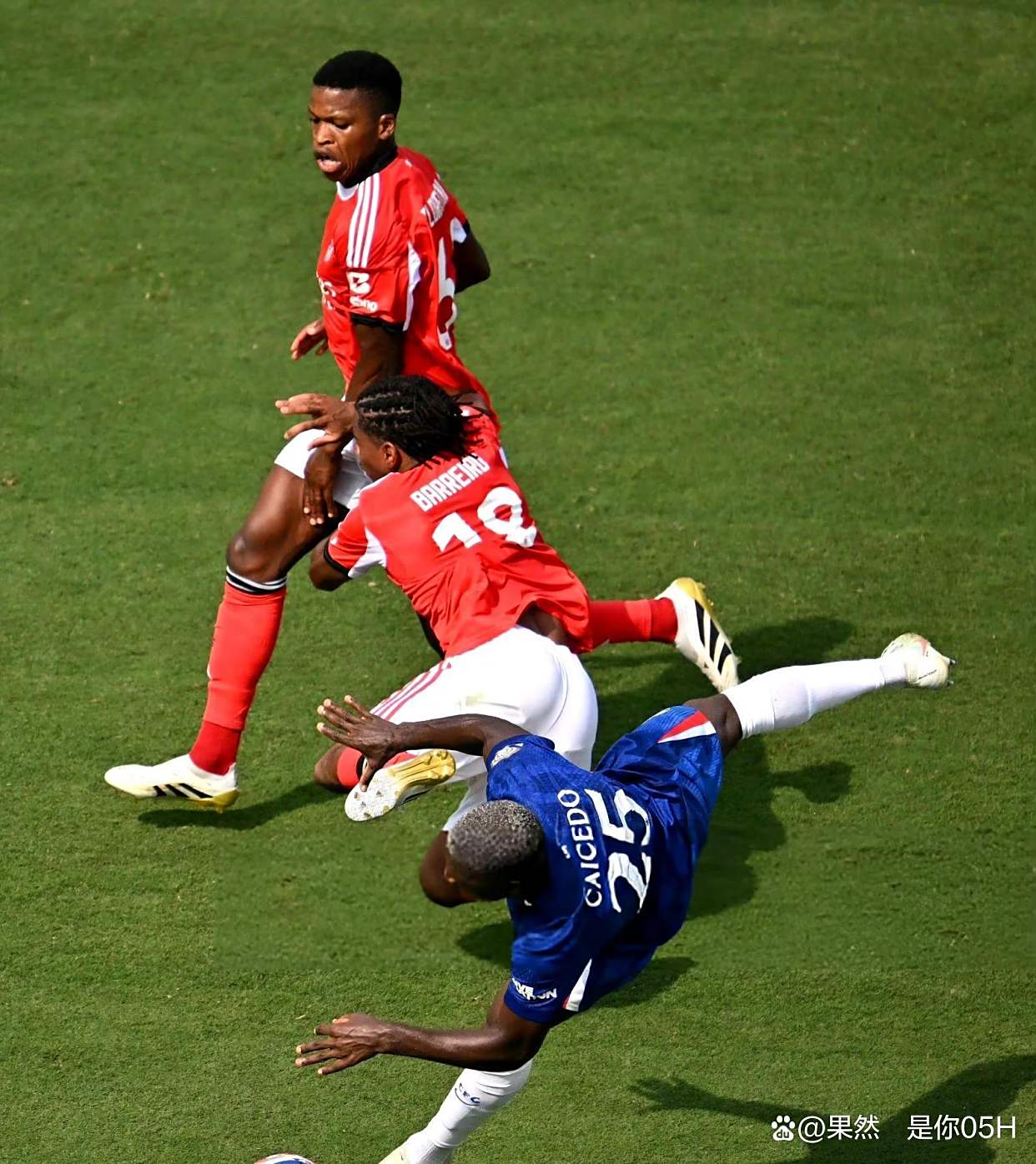 切尔西客场失利,难挡劲敌攻势 切尔西客场失利,难挡劲敌攻势