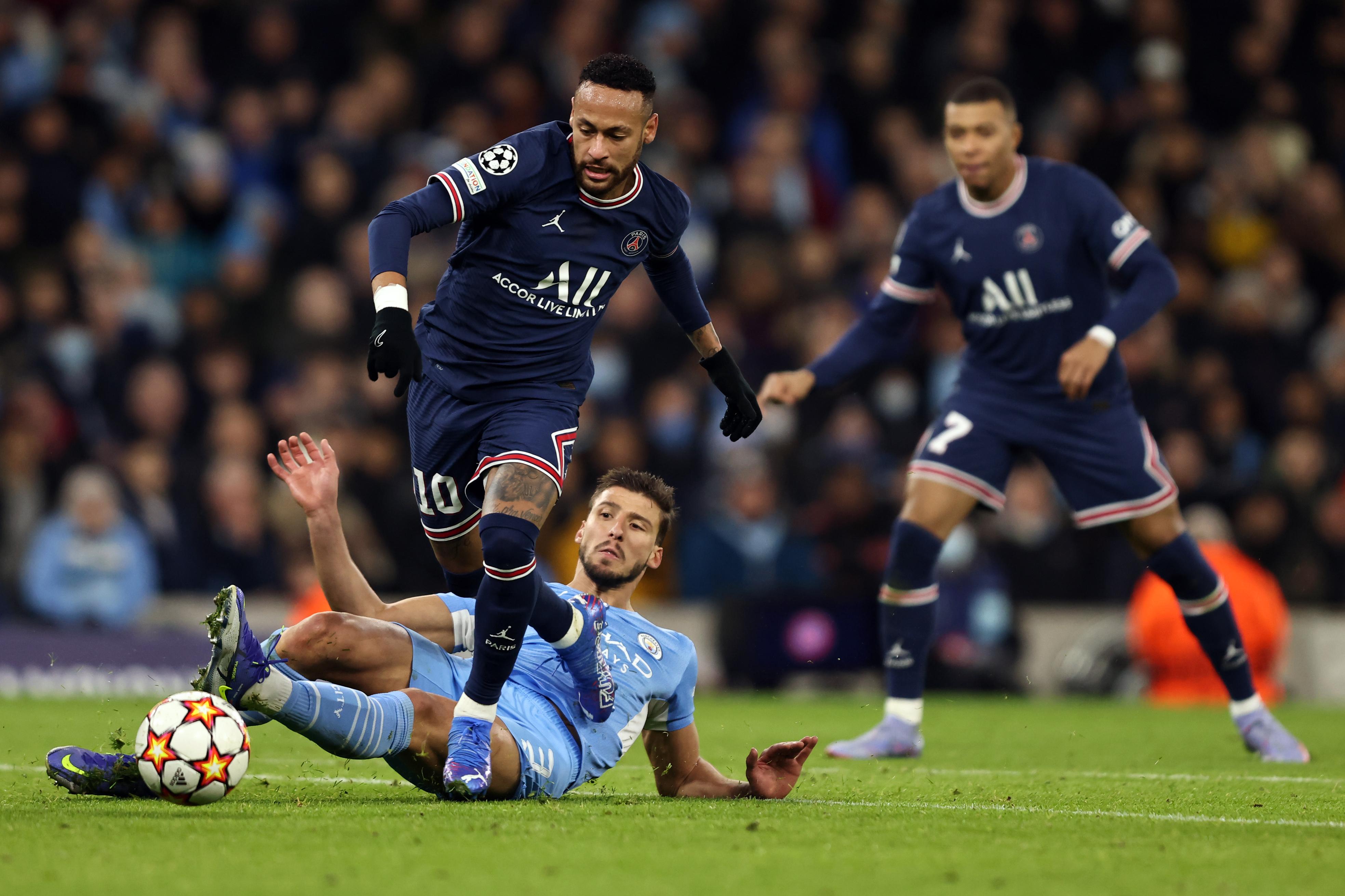 FB体育官网-巴黎圣日耳曼士气高涨，胜利在望