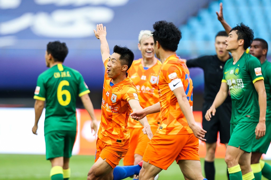 河北华夏幸福与国安上演对决，谁将胜出？