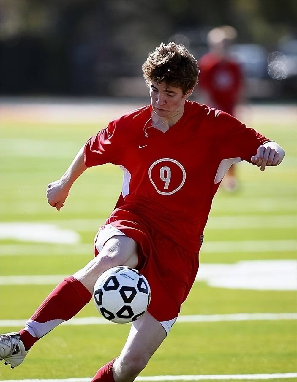 年轻球员脱颖而出，成为球队新希望