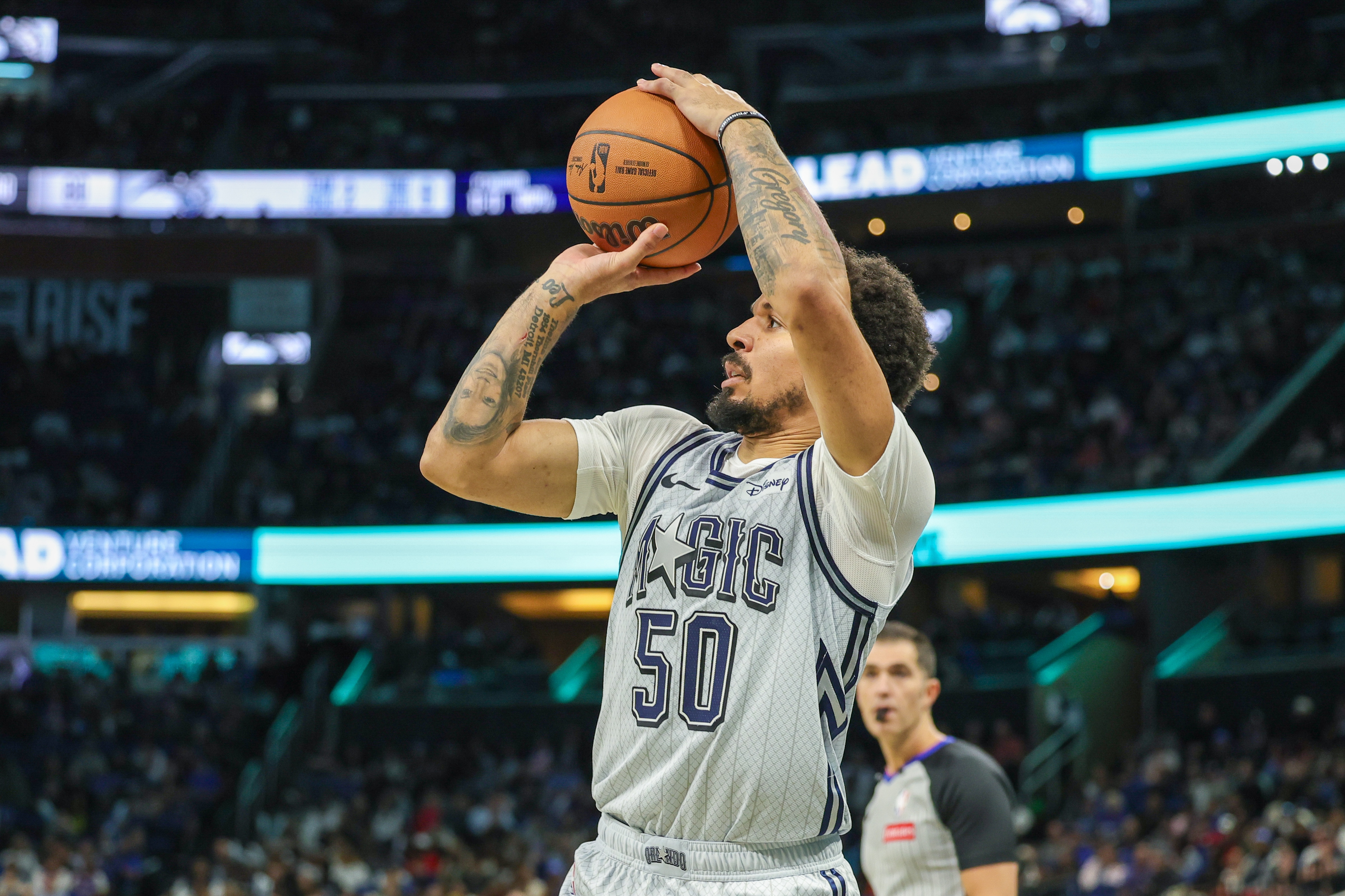 FB体育-NBA球员在训练中全力以赴备战