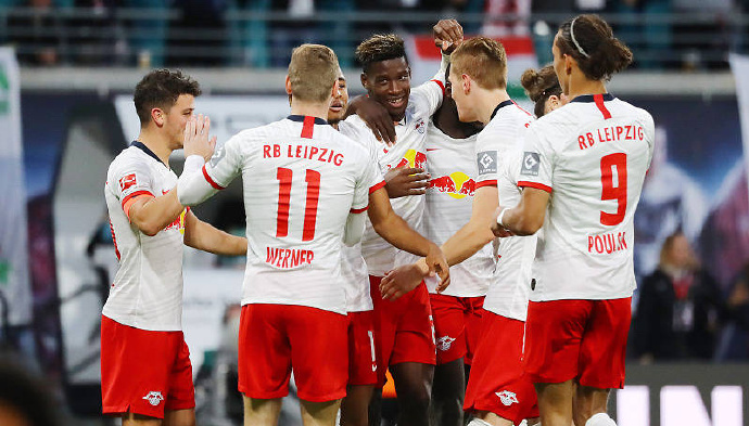 FB体育平台-斯图加特主场不敌莱比锡红牛，遭遇连败