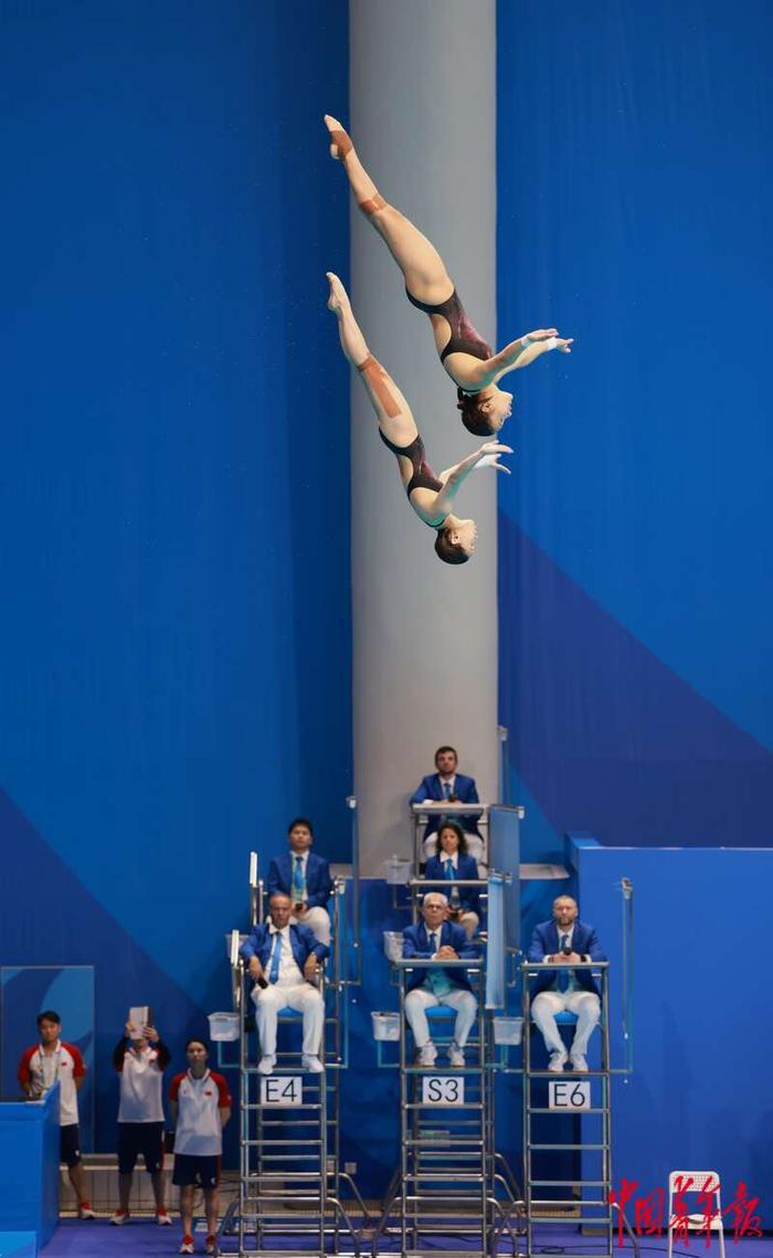 巴拿马选手在跳水比赛中表现出色