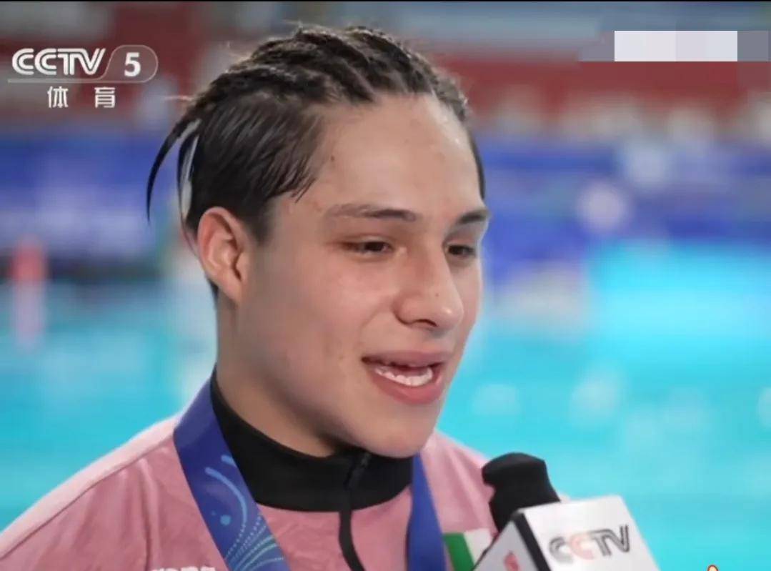 巴拿马选手在跳水比赛中表现出色