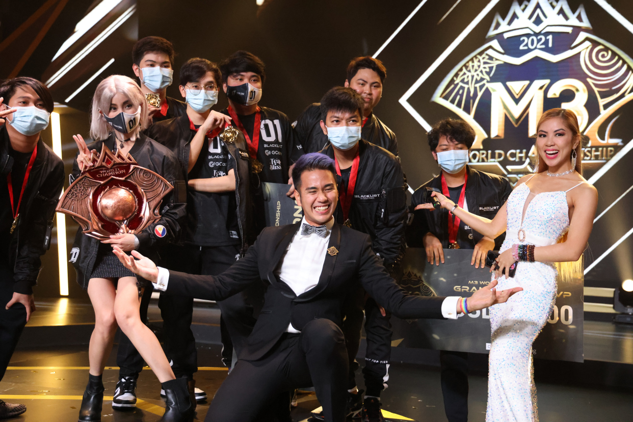 FB体育官网-精英球员展现团队实力，比赛氛围浓烈