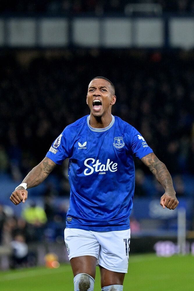 FB体育官方网站-埃弗顿客场击败狼队，重返前四