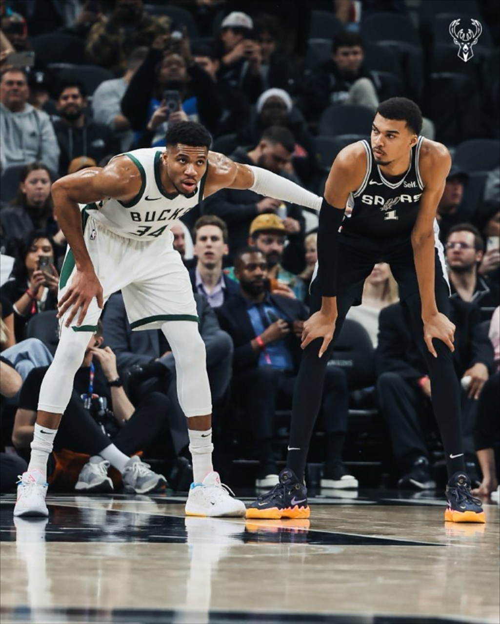 FB体育官网-雄鹿胜马刺，米德尔顿27分