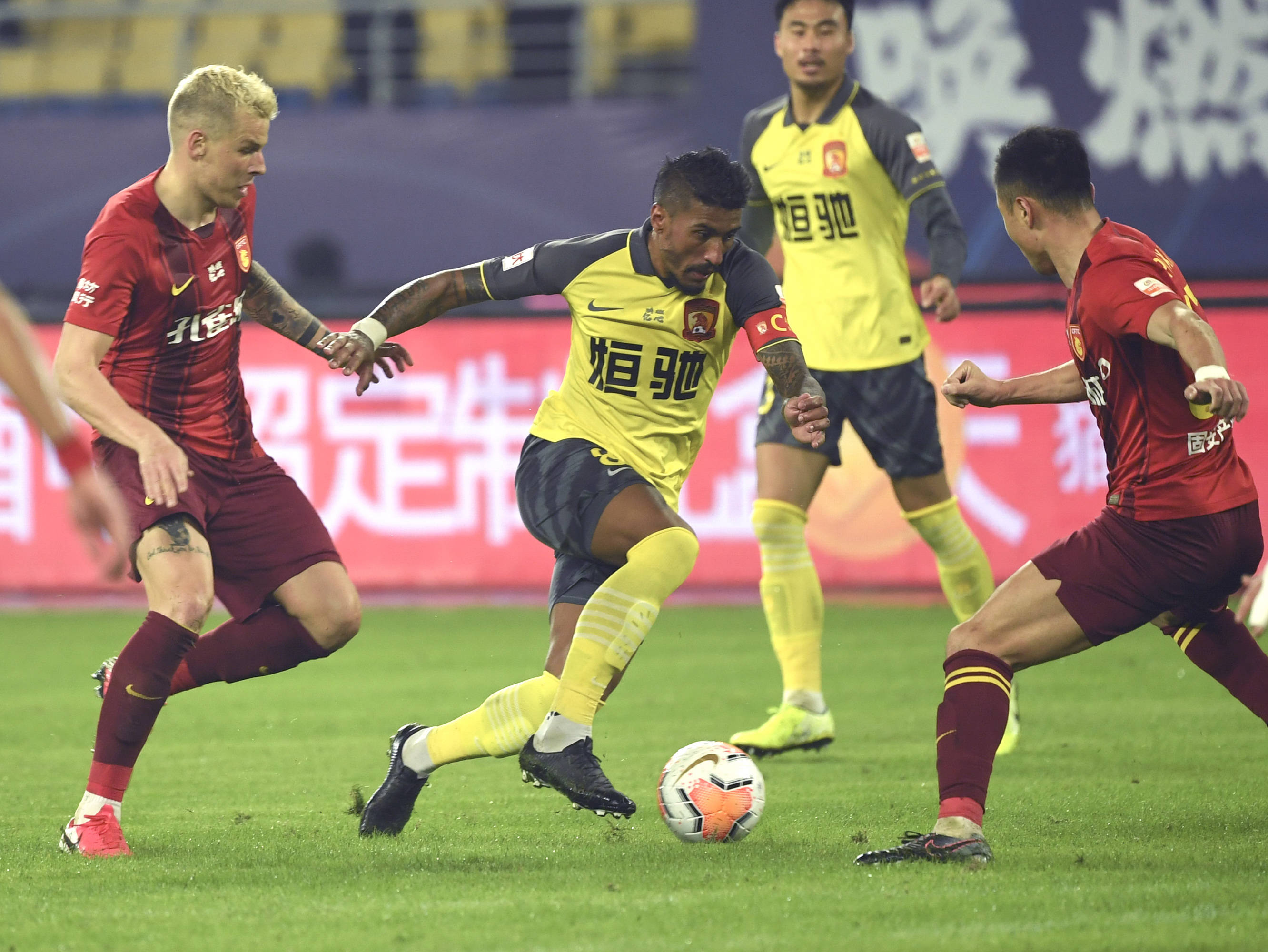 FB体育官网-河北华夏幸福勇夺客场胜利，提振信心展望未来